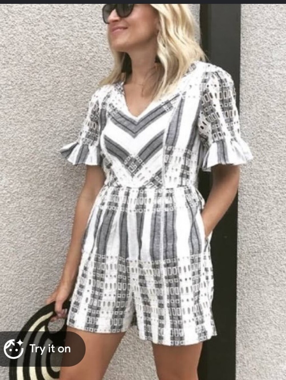Eetwa Casual V-Neck Short Sleeve Striped Romper - White & Gray